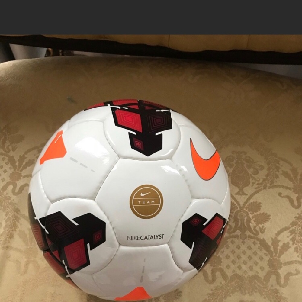 Nike catalyst soccer ball